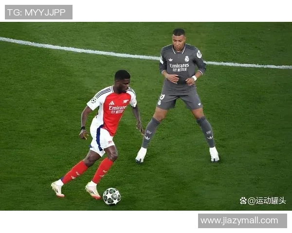 意甲激战：巴黎圣日耳曼与阿森纳战平红牌事件引发全场热议与争议