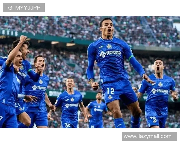 西甲激战：多特蒙德与热刺战平后点球大战引发全场狂欢