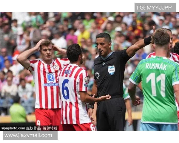 足总杯波尔图大胜马竞引发争议判罚现场气氛火爆