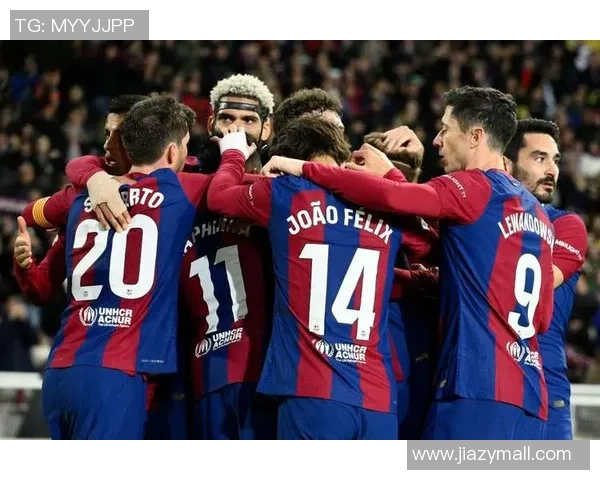 西甲焦点战曼联与巴萨握手言和帽子戏法引发争议判罚热议