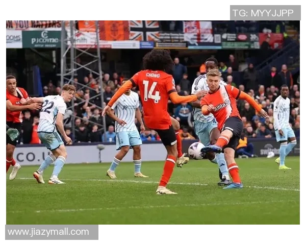 里昂大胜热刺五球狂潮友谊赛惊喜瞬间引发全场欢呼