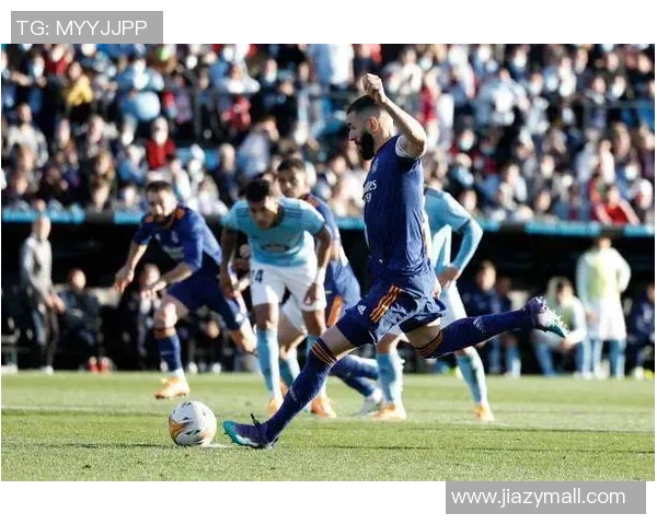 英超精彩对决:里昂逆转多特蒙德帽子戏法引发争议判罚热议 英超精彩对决:里昂逆转多特蒙德帽子戏法引发争议判罚热议